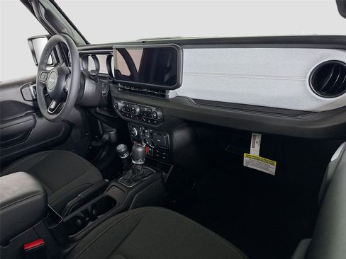 Used 2025 Jeep Gladiator Sport AWD/4WD image 21