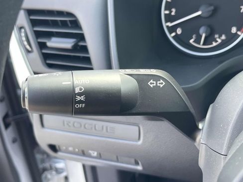 Used 2025 Nissan Rogue S image 18