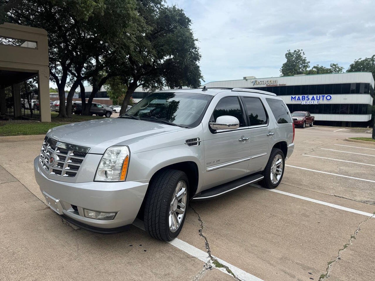 Used 2013 Cadillac Escalade Luxury RWD image 12