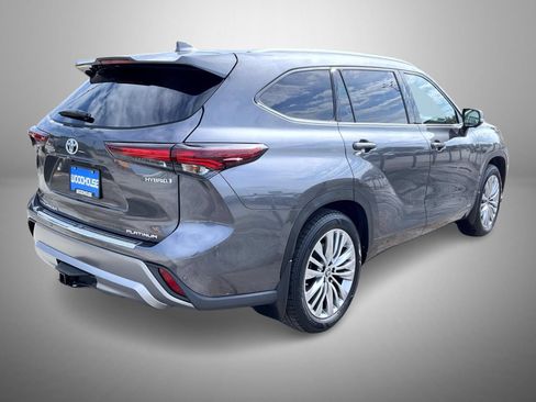 Used 2024 Toyota Highlander Platinum AWD/4WD image 5