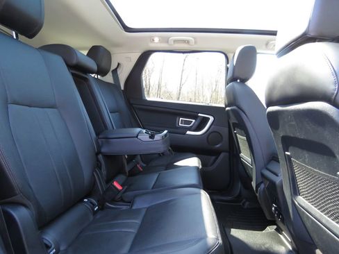 Used 2019 Land Rover Discovery Sport HSE image 16