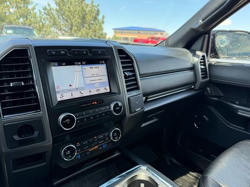 Used 2019 Ford Expedition XLT w/ Equipment Group 202A AWD/4WD image 32