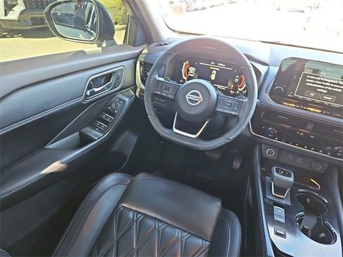 Used 2021 Nissan Rogue Platinum image 10