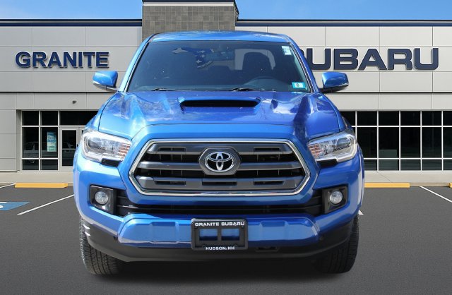 Used 2017 Toyota Tacoma TRD Sport w/ Tow Package (A/T) AWD/4WD image 5