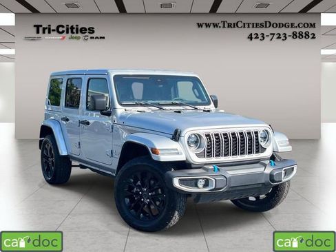 Used 2024 Jeep Wrangler Unlimited Sahara AWD/4WD image 1