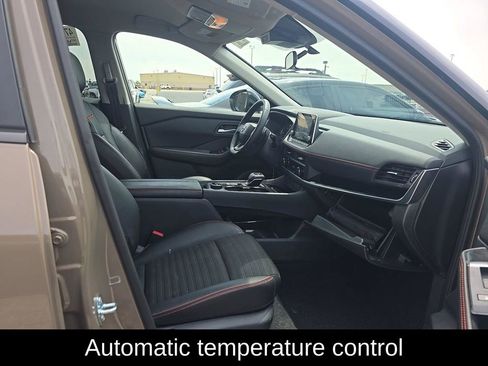 Used 2025 Nissan Rogue SV AWD/4WD image 7