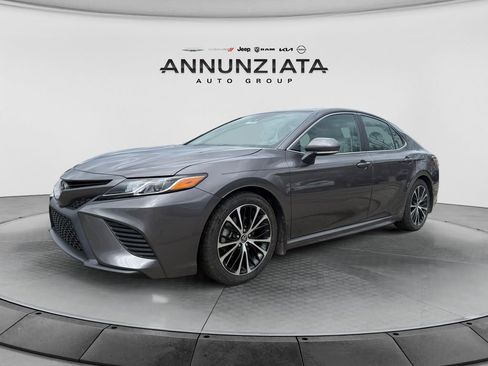 Used 2020 Toyota Camry SE w/ Moonroof Package image 1