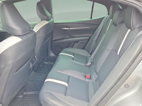 Used 2025 Toyota Camry SE w/ Convenience Package FWD image 10