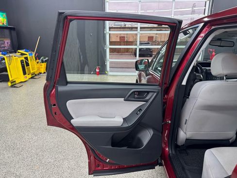 Used 2014 Subaru Forester 2.5i image 12