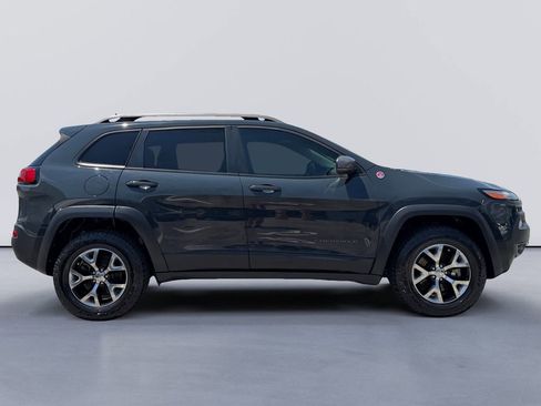 Used 2016 Jeep Cherokee Trailhawk w/ Comfort/Convenience Group AWD/4WD image 2