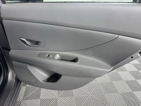 Used 2022 Hyundai Elantra SEL image 25