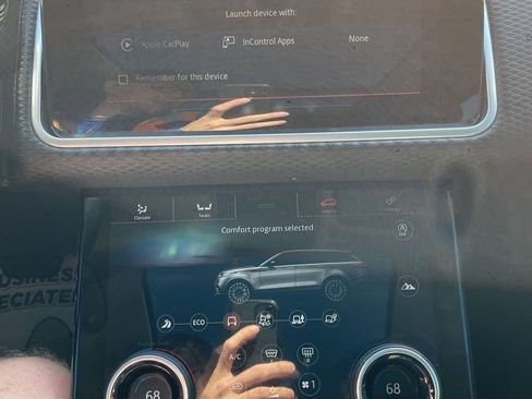 Used 2019 Land Rover Range Rover Velar R-Dynamic SE image 10