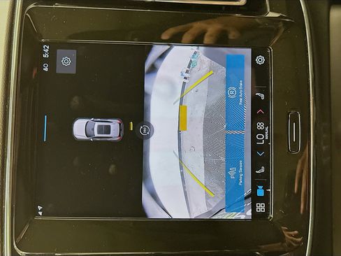 Used 2025 Volvo XC40 B5 Plus image 23