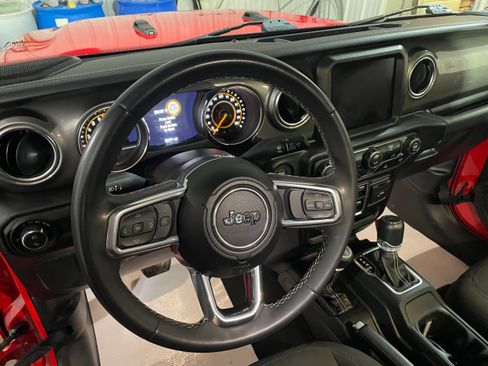 Used 2023 Jeep Gladiator Overland image 12