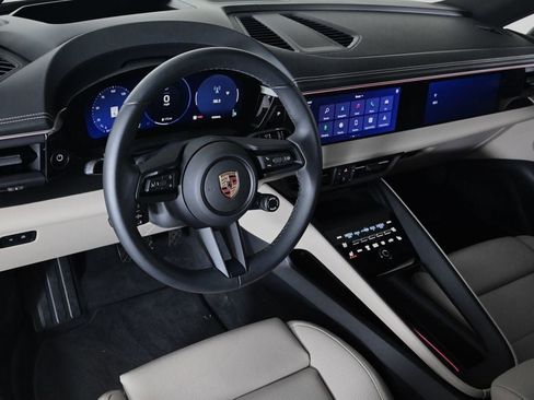 Used 2025 Porsche Macan Electric RWD image 4