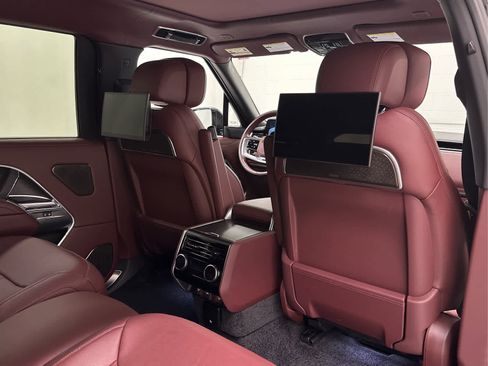 Used 2024 Land Rover Range Rover Long Wheelbase Autobiography image 19