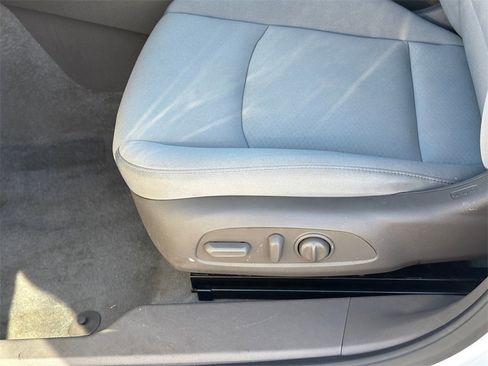 Used 2022 Chevrolet Malibu LT image 25