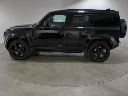 New 2026 Land Rover Defender 110 X-Dynamic SE image 2