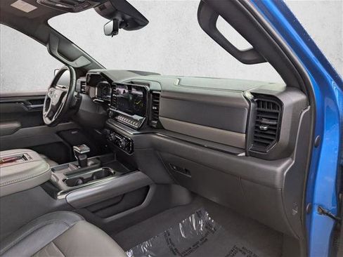 Used 2022 Chevrolet Silverado 1500 ZR2 w/ Technology Package image 18