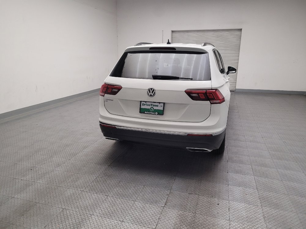Used 2021 Volkswagen Tiguan SE w/ Panoramic Sunroof Package FWD image 7
