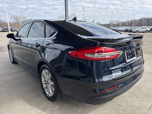 Used 2020 Ford Fusion SE image 4