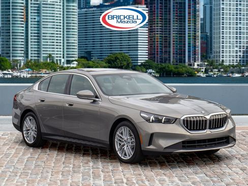 Used 2024 BMW 530i image 3