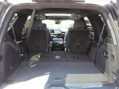 Used 2024 Cadillac Escalade Premium Luxury image 5