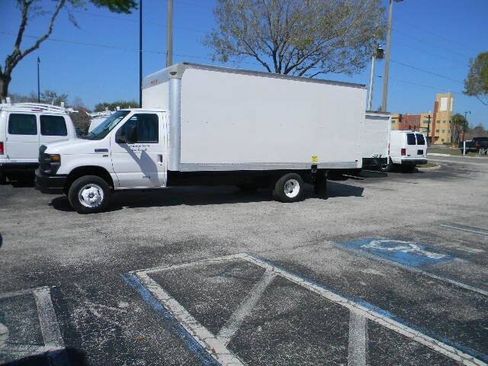 Used 2014 Ford E-350 and Econoline 350 Super Duty RWD image 3