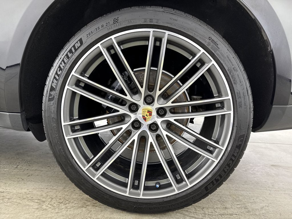 Certified 2024 Porsche Macan w/ Premium Plus Package AWD/4WD image 14