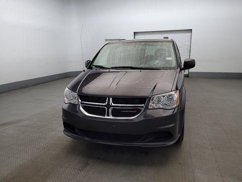 Used 2016 Dodge Grand Caravan SXT image 15