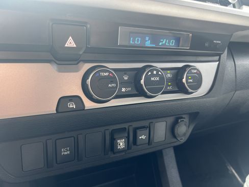 Used 2022 Toyota Tacoma SR5 RWD image 27