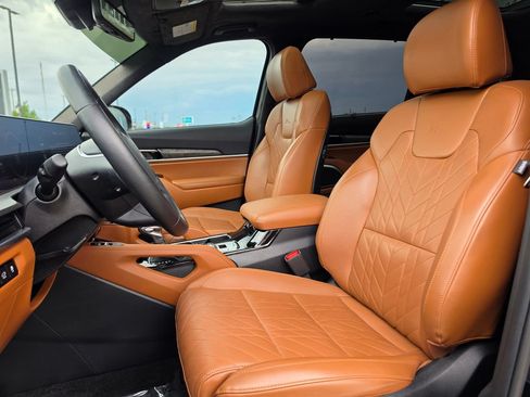 Certified 2025 Kia Telluride SX Prestige X-Line AWD/4WD image 10