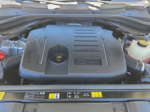 Certified 2025 Land Rover Range Rover SE AWD/4WD image 32