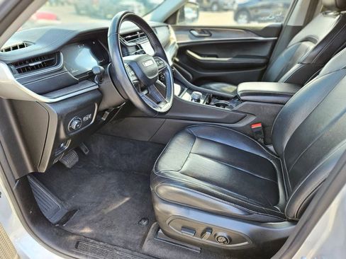 Used 2022 Jeep Grand Cherokee Limited image 15