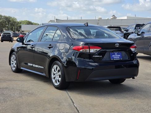 Used 2025 Toyota Corolla LE FWD image 7