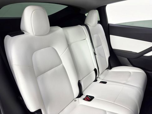 Used 2021 Tesla Model Y Long Range image 39