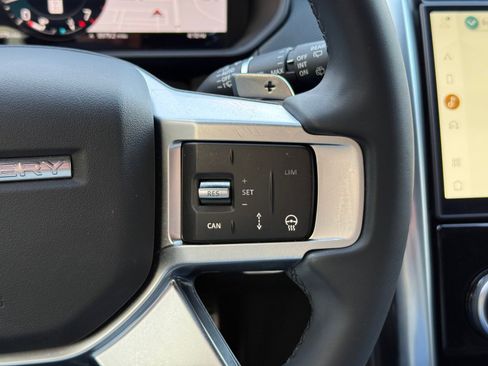 Used 2024 Land Rover Discovery Dynamic SE image 24