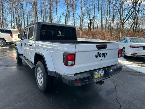 Used 2022 Jeep Gladiator Sport image 7