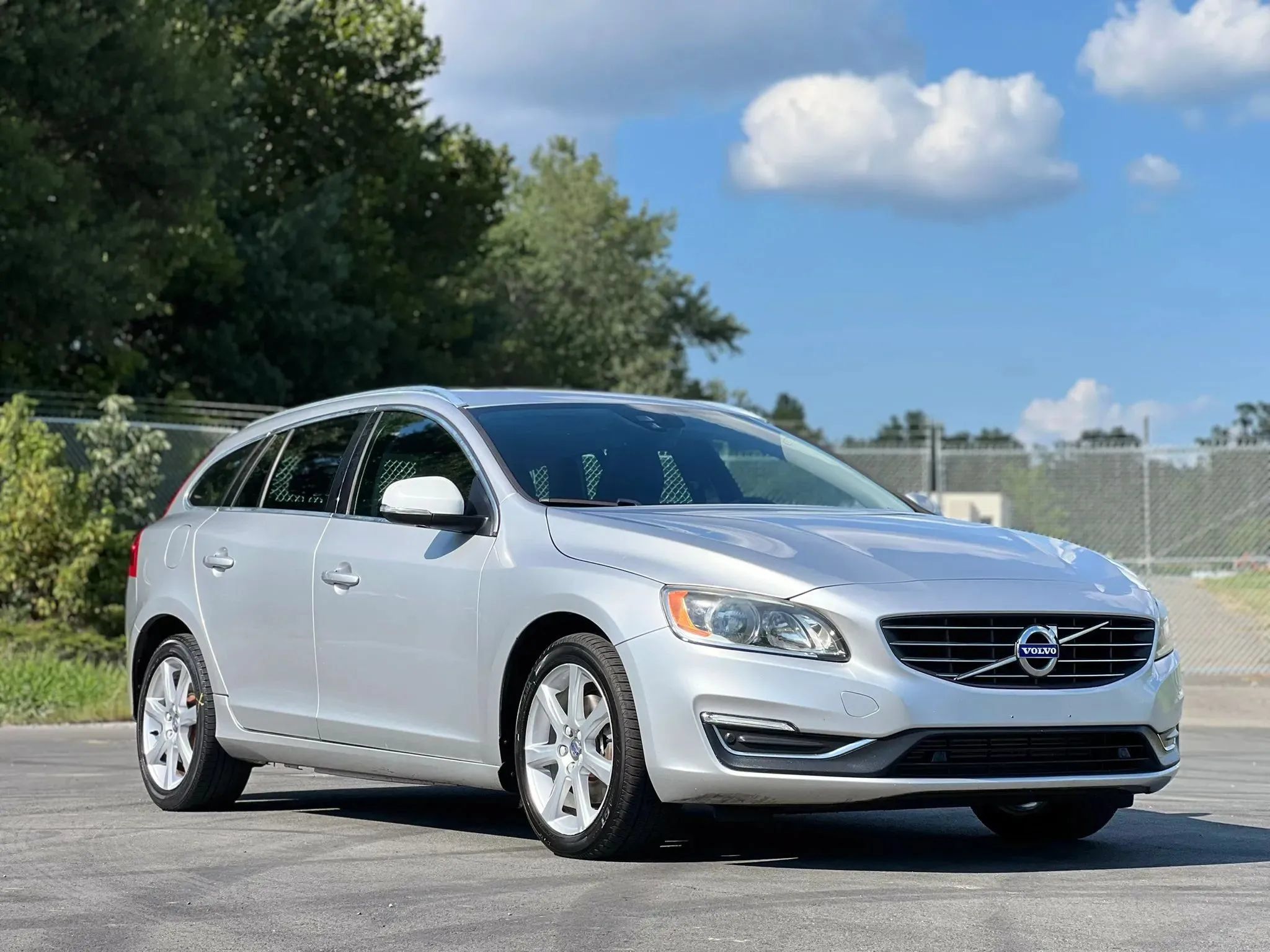 Used 2016 Volvo V60 T5 Premier w/ Convenience Package FWD image 7