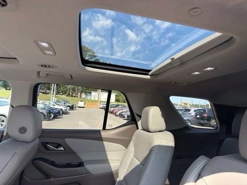 Used 2020 Chevrolet Traverse Premier FWD image 9