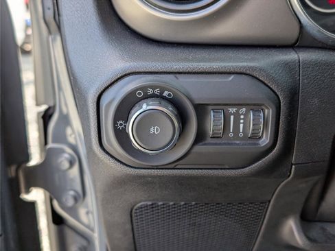 Used 2021 Jeep Wrangler Sport image 17