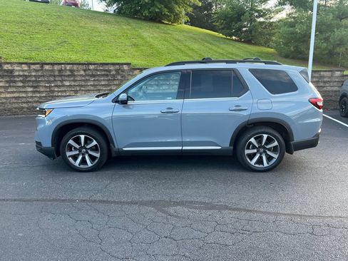 Used 2024 Honda Pilot Touring image 8