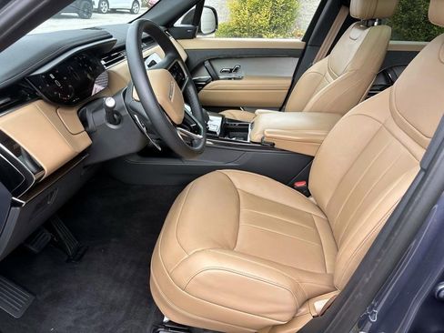 Used 2024 Land Rover Range Rover Sport SE image 9