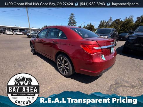 Used 2012 Chrysler 200 Touring FWD image 4