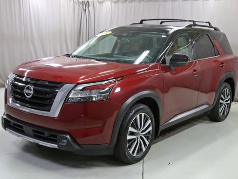 Certified 2022 Nissan Pathfinder Platinum w/ Cargo Package image 19