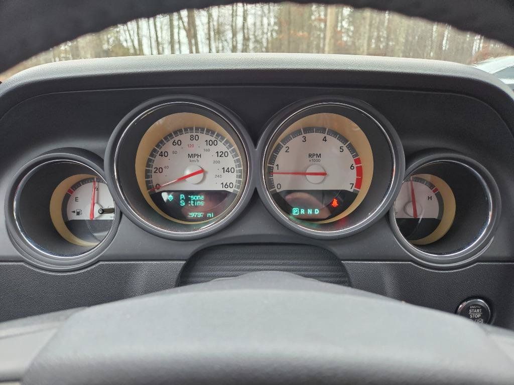 Used 2010 Dodge Challenger R/T RWD image 36