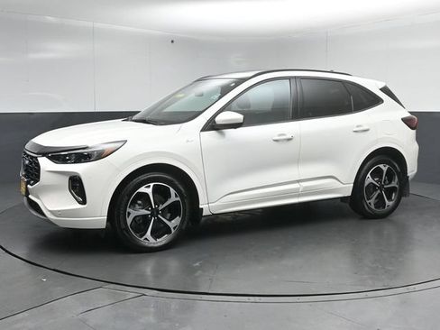 Certified 2023 Ford Escape ST-Line Elite w/ Class II Trailer Tow Package AWD/4WD image 4
