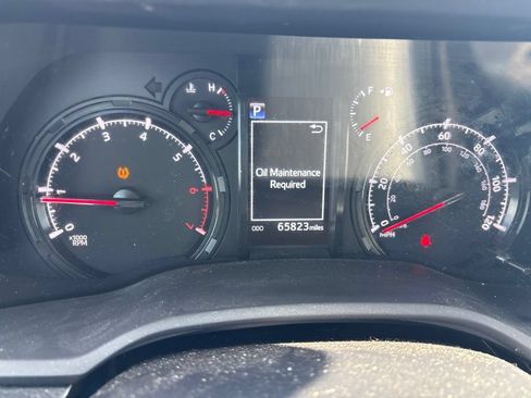 Used 2021 Toyota 4Runner SR5 AWD/4WD image 5