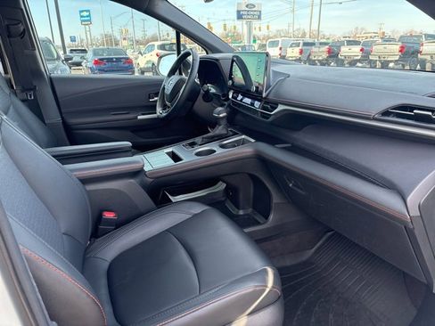 Used 2021 Toyota Sienna XSE image 14