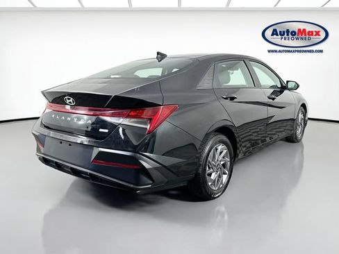 Used 2026 Hyundai Elantra Hybrid FWD image 2